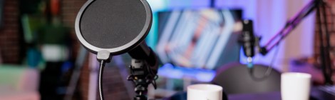 Micrófono de podcast en primer plano